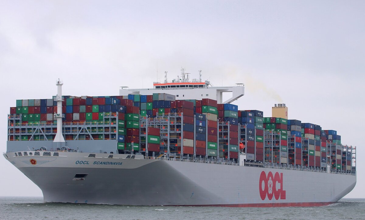 "OOCL Scandinavia", флаг Гонконг. Дедвейт - 220 000 т. Фото из сети.