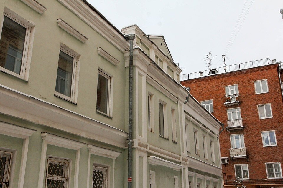     Во дворах ул. Советской находится здание заводской амбулатории. Фото: Лада Иванова