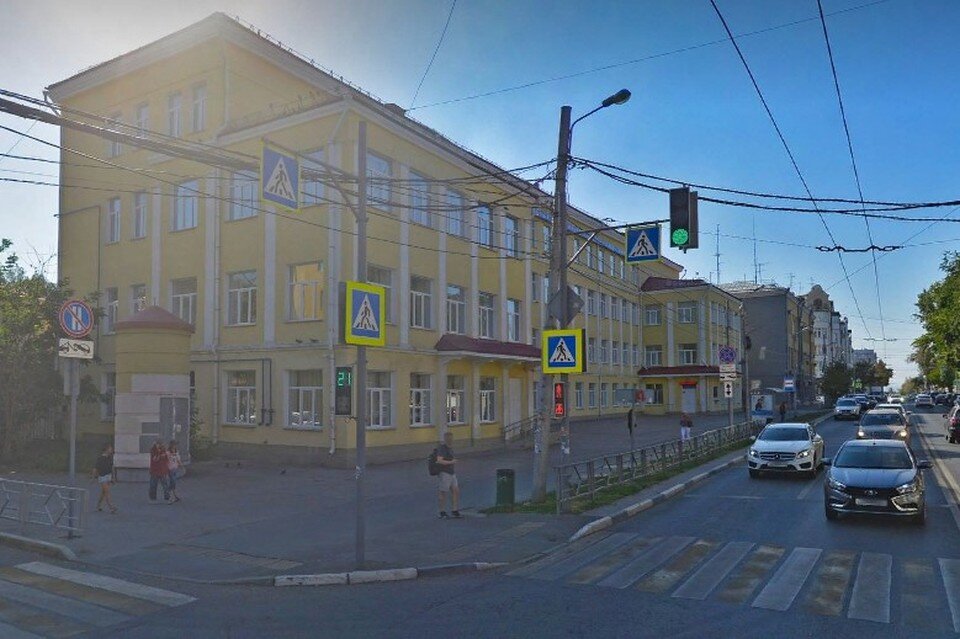     Шары со входа в корпус педуниверситета исчезли в XXI веке  Яндекс. Карты