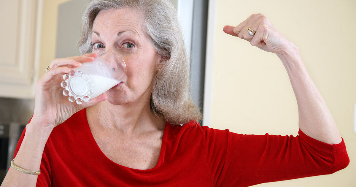 Полезно ли употреблять молоко взрослым людям