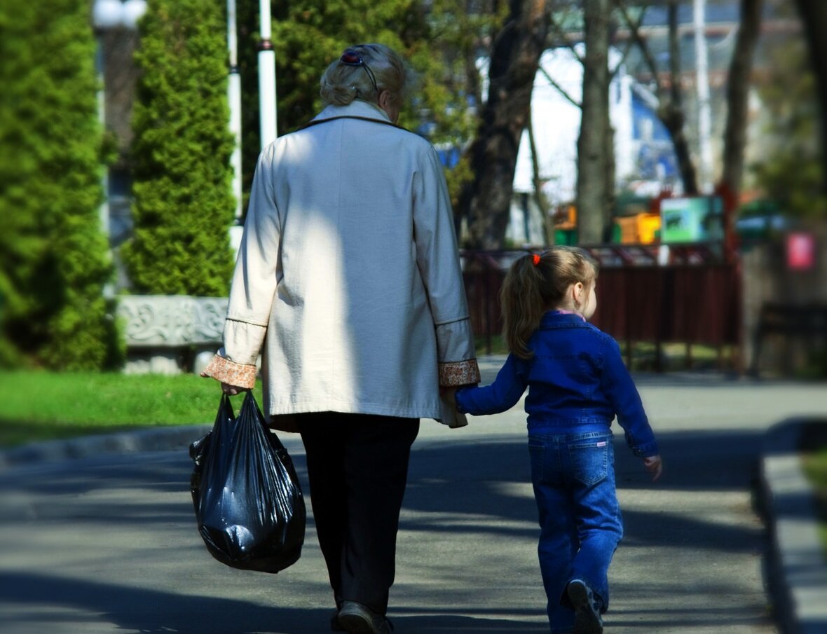 Картинки родители ведут детей в школу