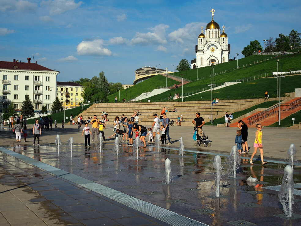 Склон самара. Склон площади славы Самара. Амфитеатр склона площади славы Самара. Площадь славы Самара спуск. Спуск с площади славы в Самаре.