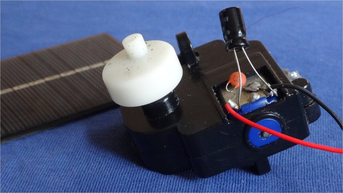 Механизм поворачивающий солнечную панель вслед за солнцем