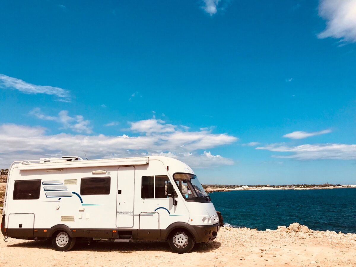 Город на отвесных скалах, город пещер и красивейших гротов на юге Италии. Добро пожаловать!