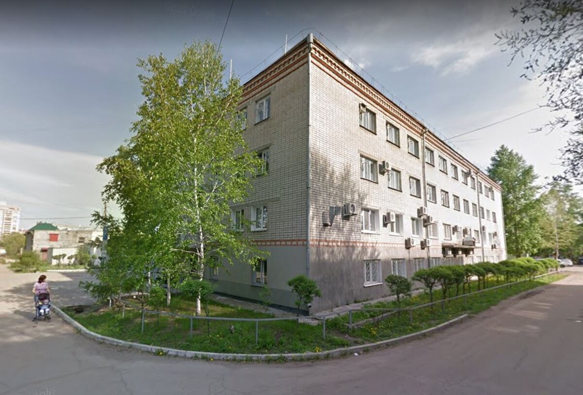 На первом этаже угловая - наша первая отдельная квартира