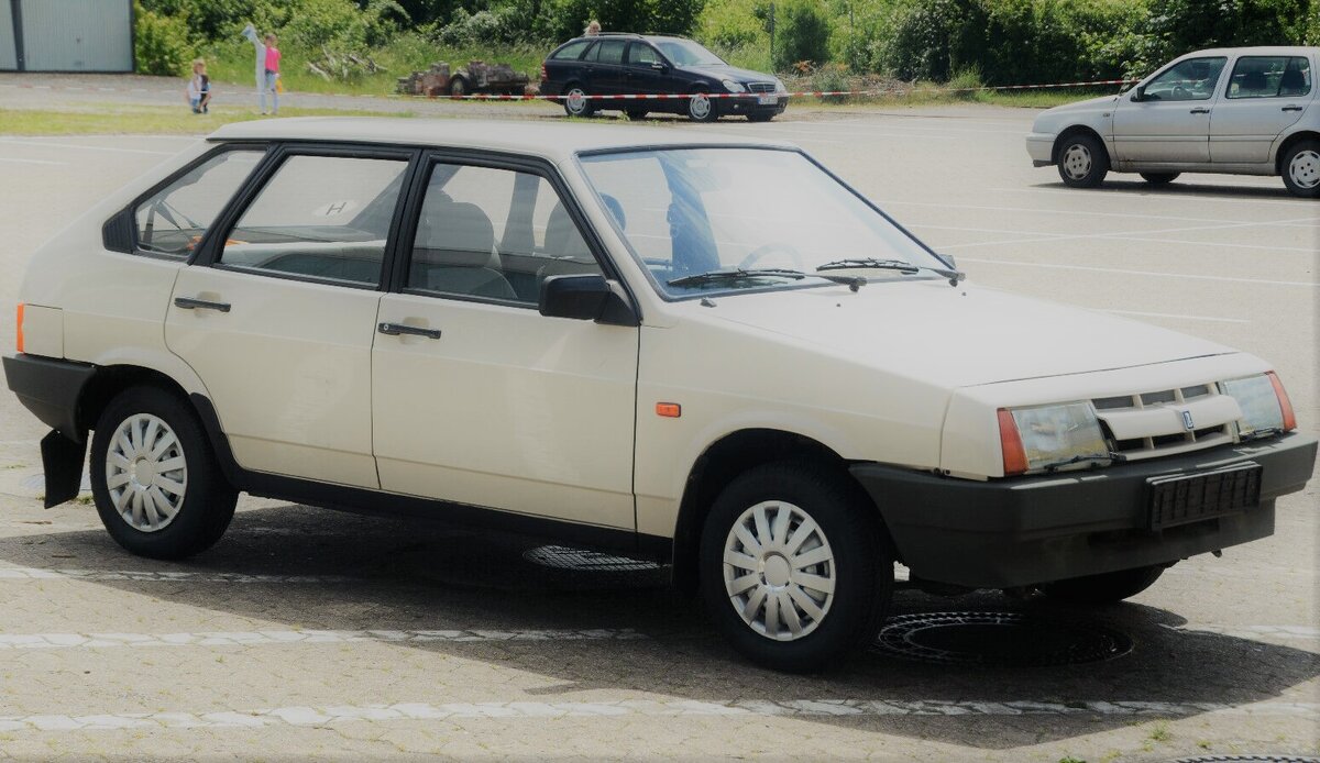 Одна из легенд 90-х, как и 140-ой Мерседес и БМВ Е38.