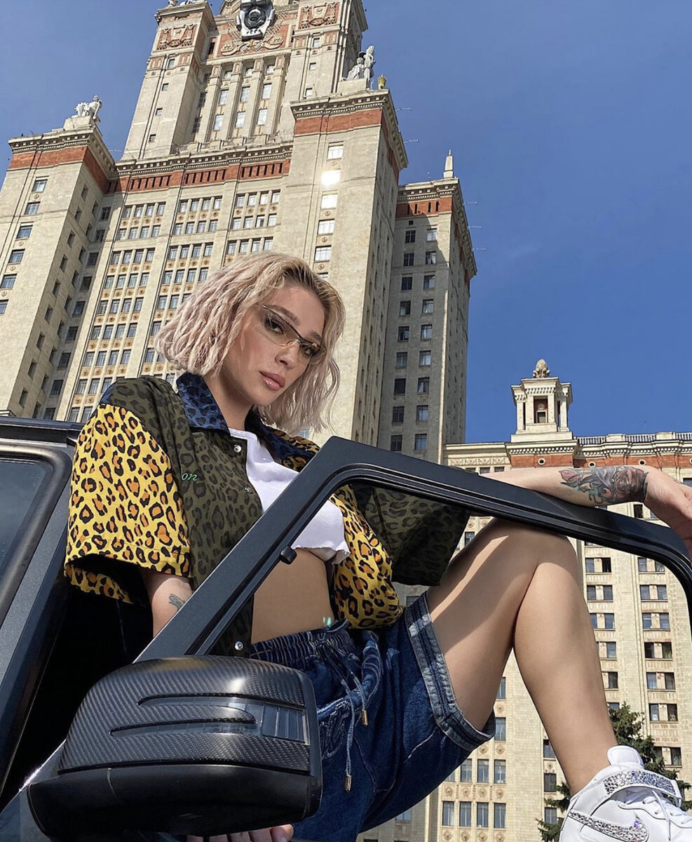На фото Настя Ивлеева. Источник фото: Яндекс. Картинки 