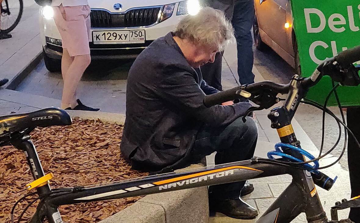 Михаил Ефремов после аварии (Фото: r_memel / Twitter) 