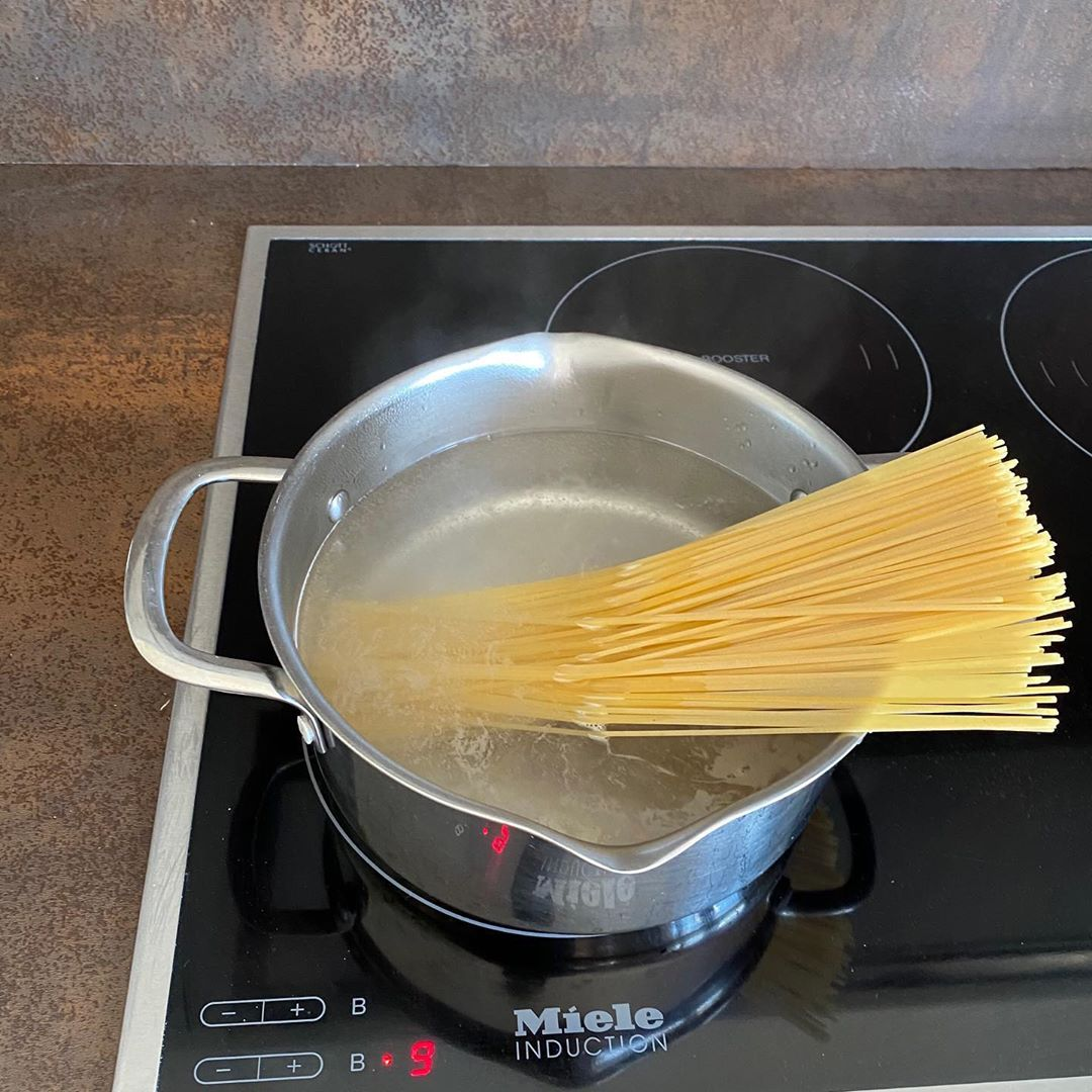 Порция спагетти грамм. 200 Гр спагетти. Процесс приготовления пасты. 300 Грамм спагетти. 200 Грамм макарон.