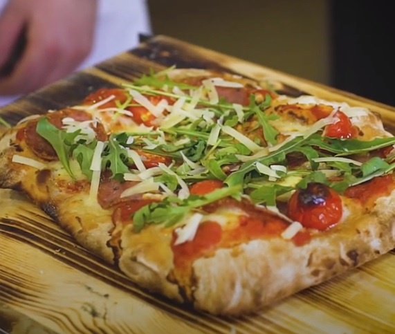                                                  Римская пицца. Вариант сервировки.