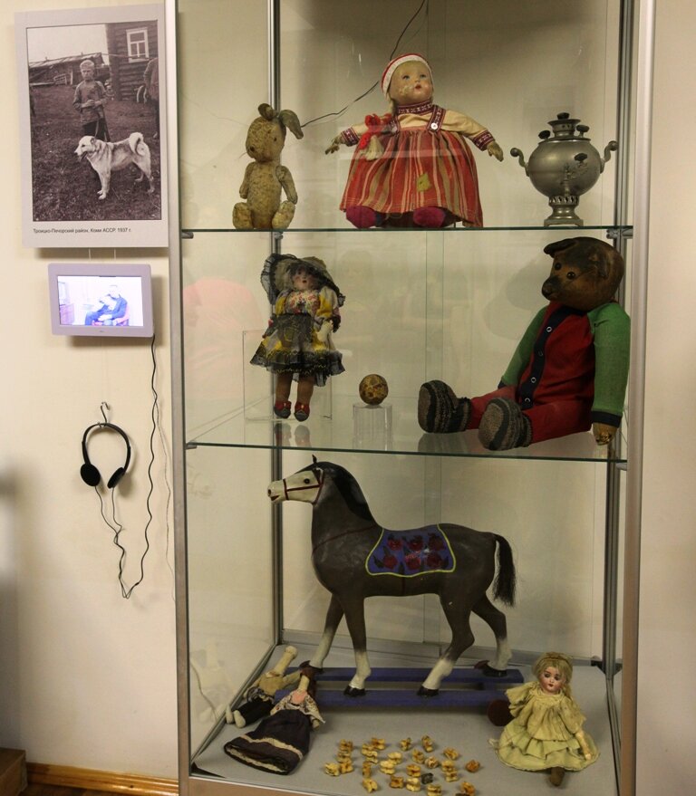 Фото с выставки, посвященной советскому детству в Национальном музее Коми,2017 год