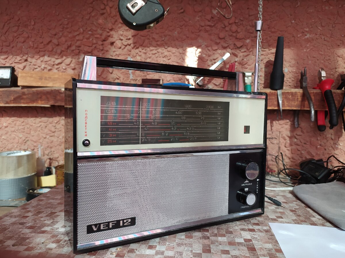 Радиоприёмник VEF-12, выпуск февраль 1968 года.