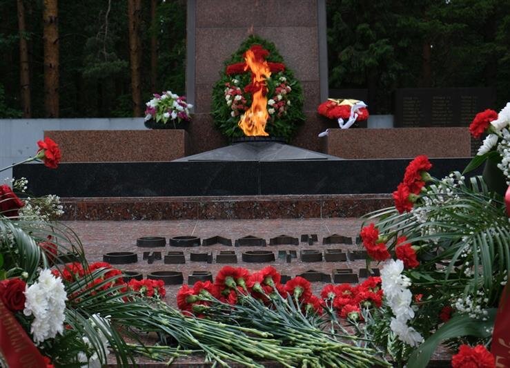 Памятник пос. Достопримечательности поселка ува удмуртия. Село кулун ужурского района красноярского края. Поселок ува вечная память. Поселок ува вечная память.