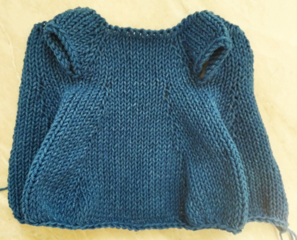 вязаная комбинезон для басика. вещи для басиков. вязаный свитер для кота басика. одежда для басика крючком. басик амигуруми.