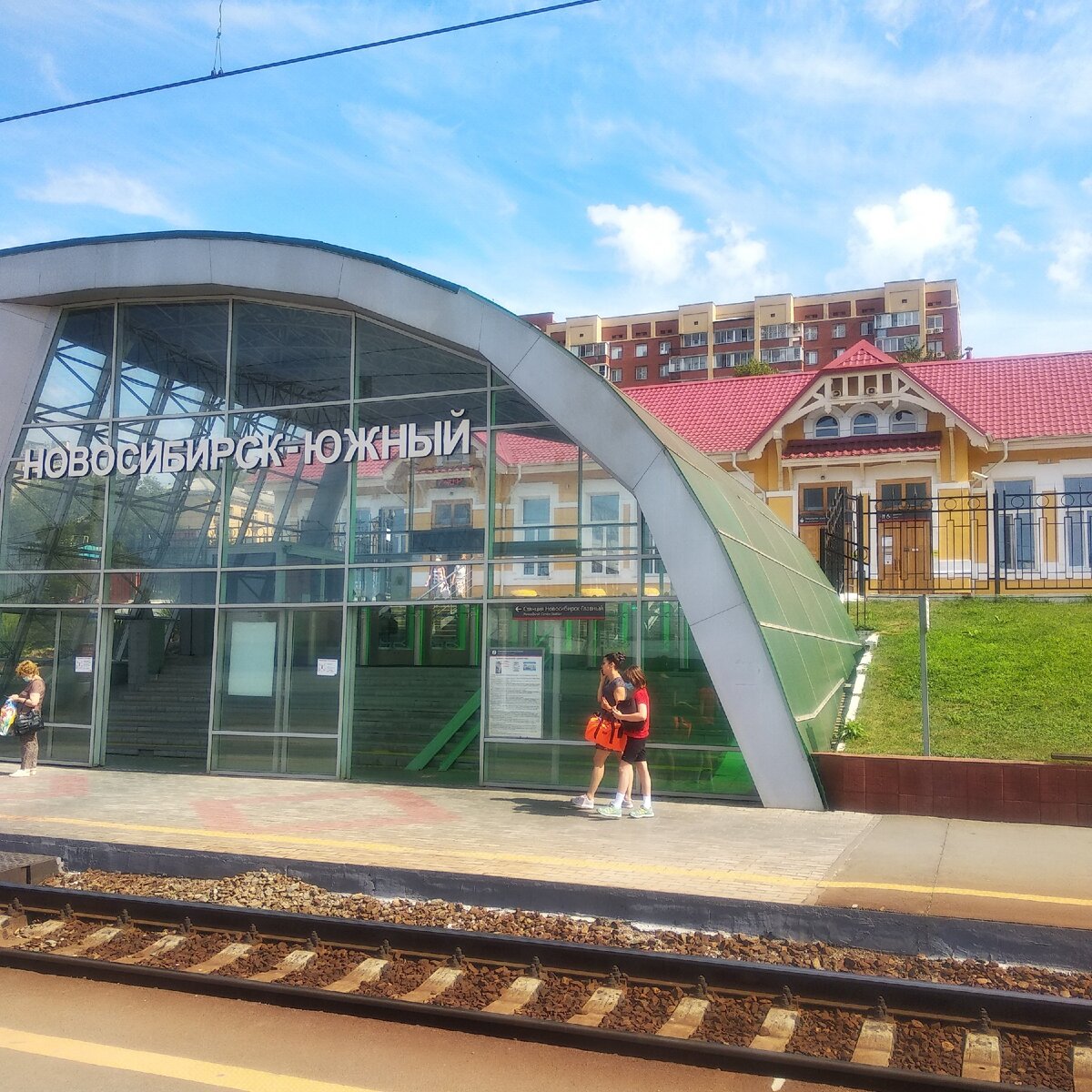 Вход на станцию. Июль 2020.