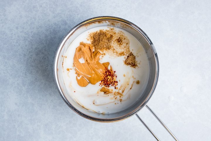 Рецепт вкусных шашлычков из телятины с арахисовым соусом: настоящая смесь вкусов!