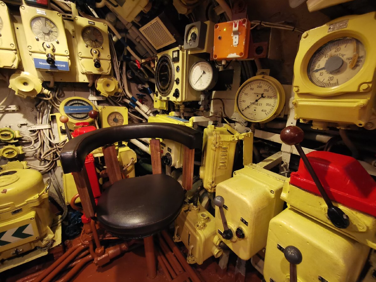 Как выглядит внутри подводная лодка? Показываю легендарную субмарину времён 