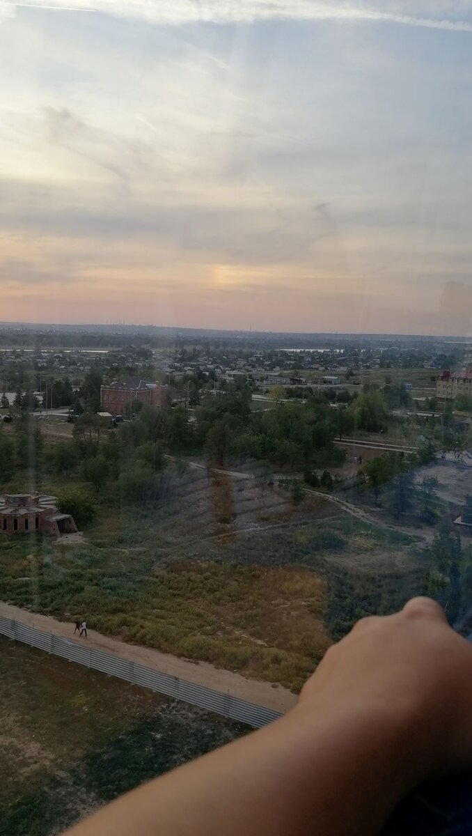 Вид с колеса обозрения на Город Волжский 