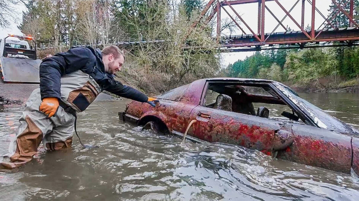 Утонувший автомобиль