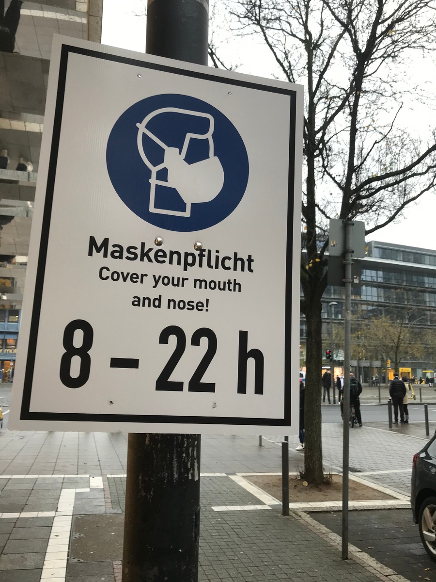 Обозначение зоны, в которой нужно носить маски 