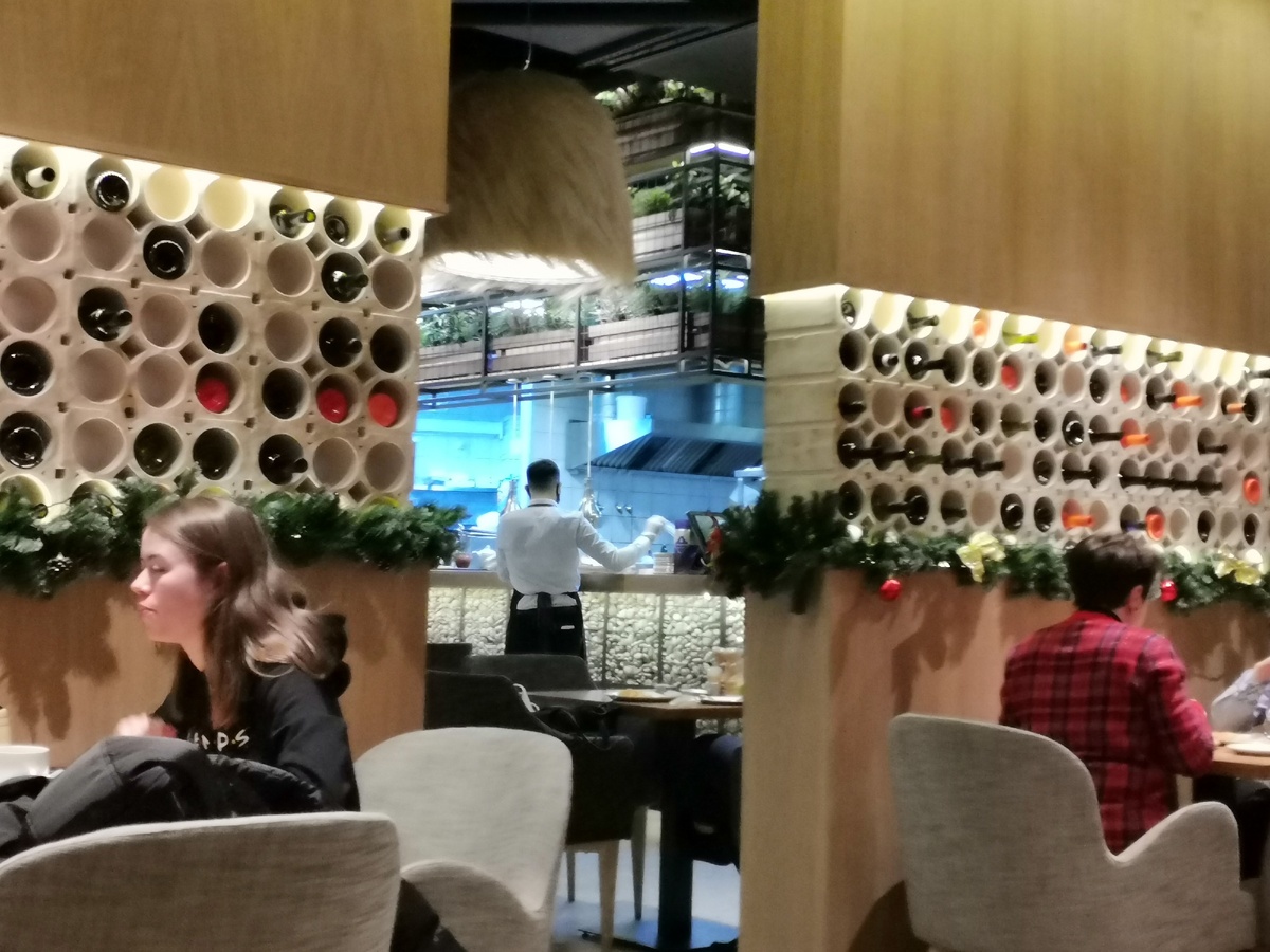 А это фото интерьера внутри