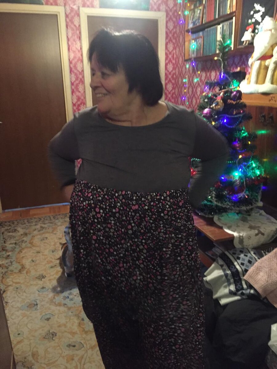 Бабушка долго их примеряла