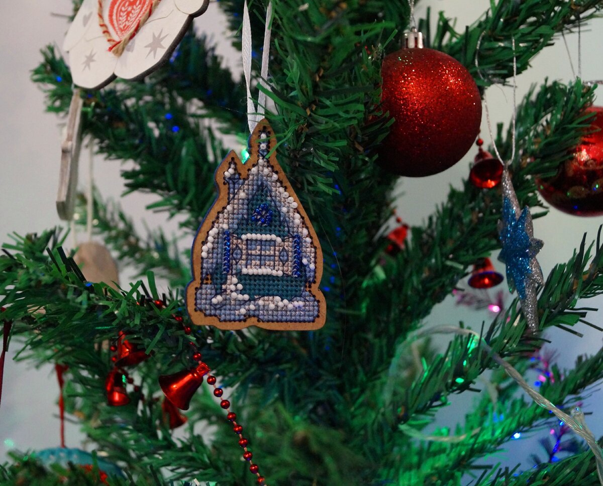 елочное украшение, вышитое крестиком, "Терем"