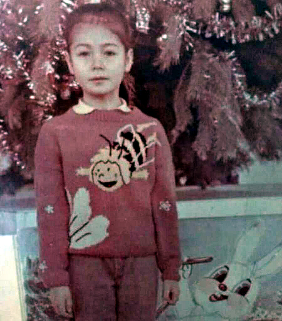 Ляйсан утяшева в молодости детстве. Ляйсан утяшева в юности. Серьги адити. Отец ляйсан утяшевой. Ляйсан утяшева в молодости.