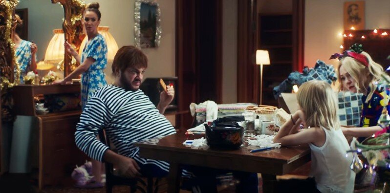 Заявление «Хочу быть как Плющенко» вызывает в семье оторопь. Кадр из клипа «Снежинки».