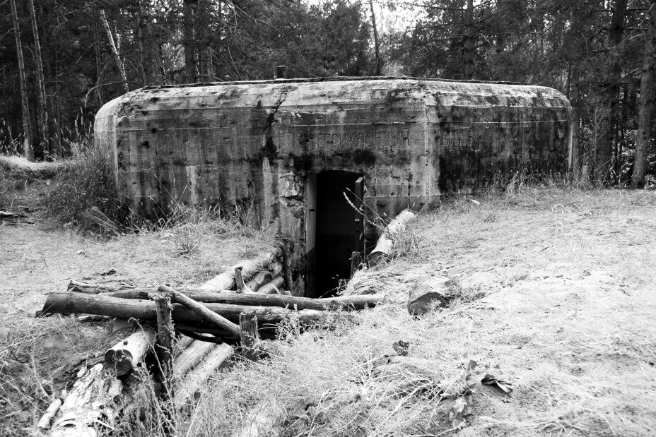 ДОТ (Долговременная огневая точка) на оборонительных рубежа