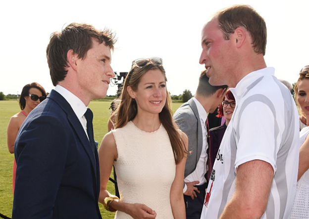 Источник: https://api.elle.com.hk/var/ellehk/storage/images/celebrity/feature/benedict-cumberbatch-versus-eddie-redmayne/01/17664623-1-chi-HK/01_img_1040_780.jpg.