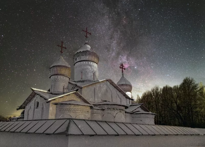 Церковь Троицы Живоначальной в деревне Доможирка Гдовского района. Фото: Петр Митрофанов.