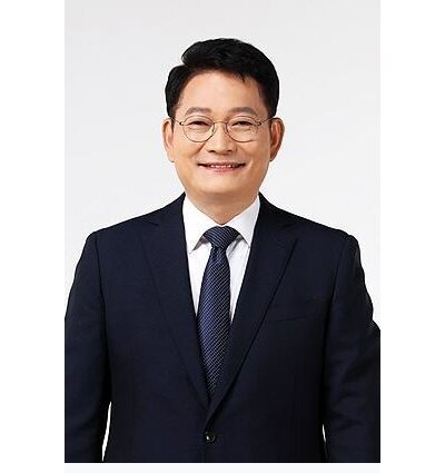 Сон Ён Гиль, депутат Южной Кореи 
