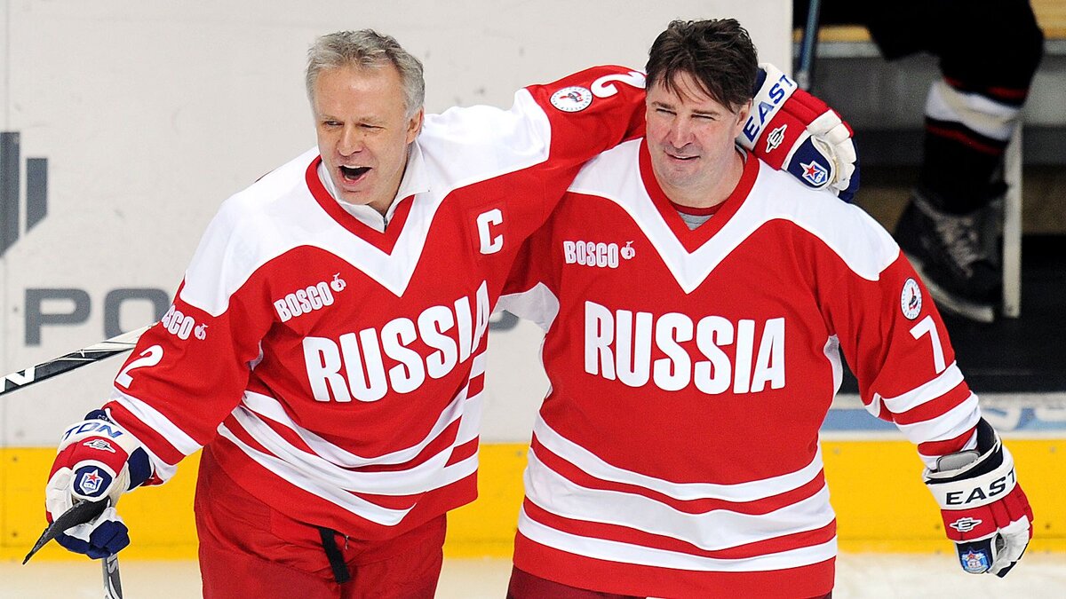 Всемирно известные хоккеисты Вячеслав Фетисов и Алексей Касатонов.