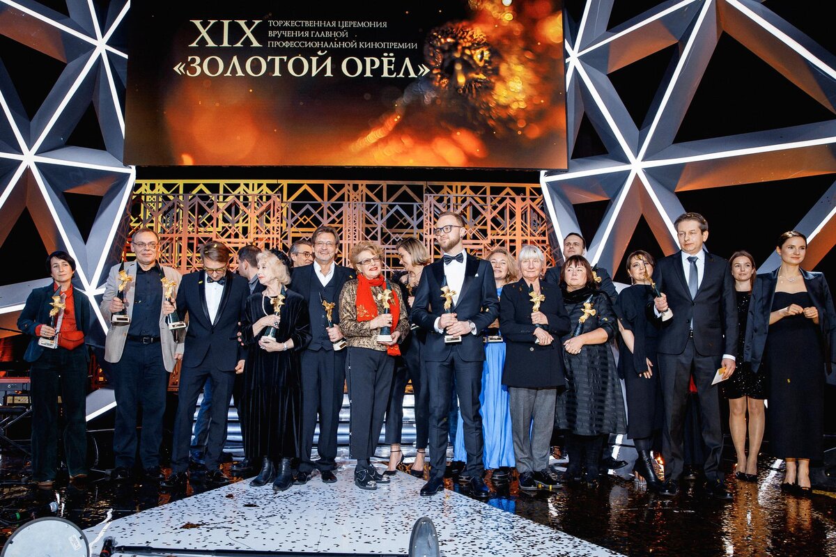 премия золотой орел 2023 зудина. золотой орел александра урсуляк. премия золотой орел 2022. лауреаты премии золотой орел. лауреаты премии золотой орел.