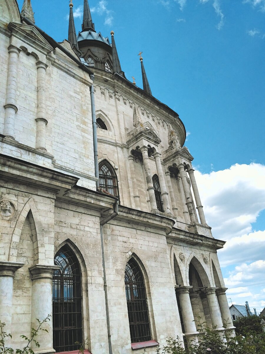 Стены храма или стены замка? Фото автора.