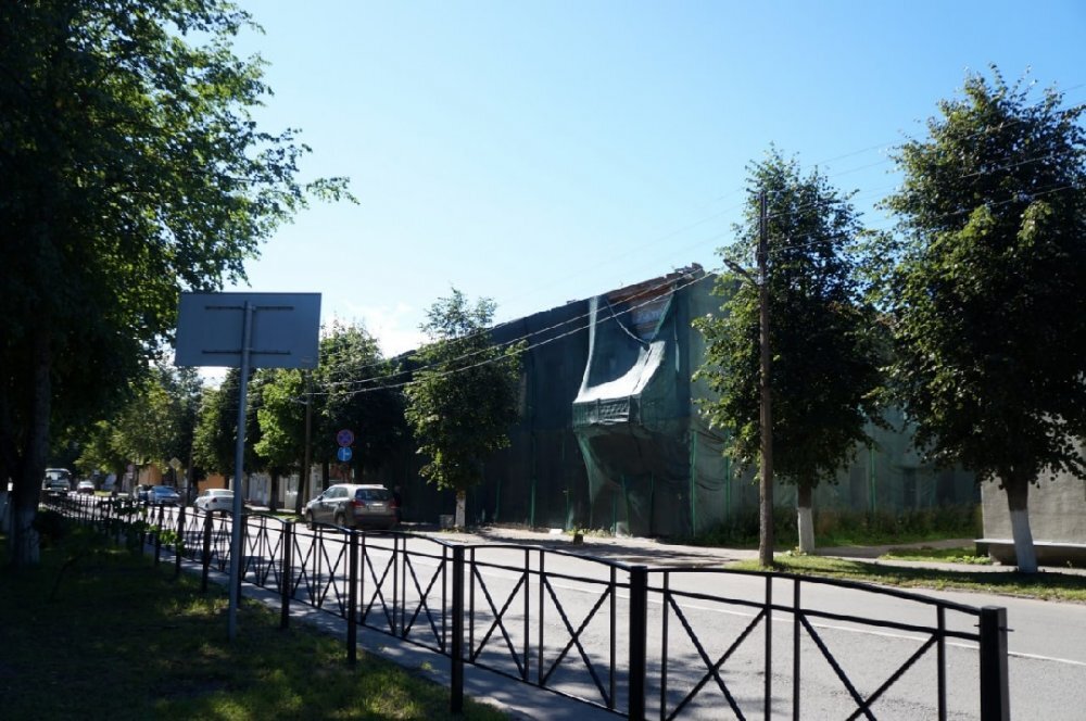 Николаевский, ныне - Карла Маркса, проспект в Новой Ладоге еще с дореволюционных времен отличался обилием деревьев. Фото из ТГ-канала "Живой город" 