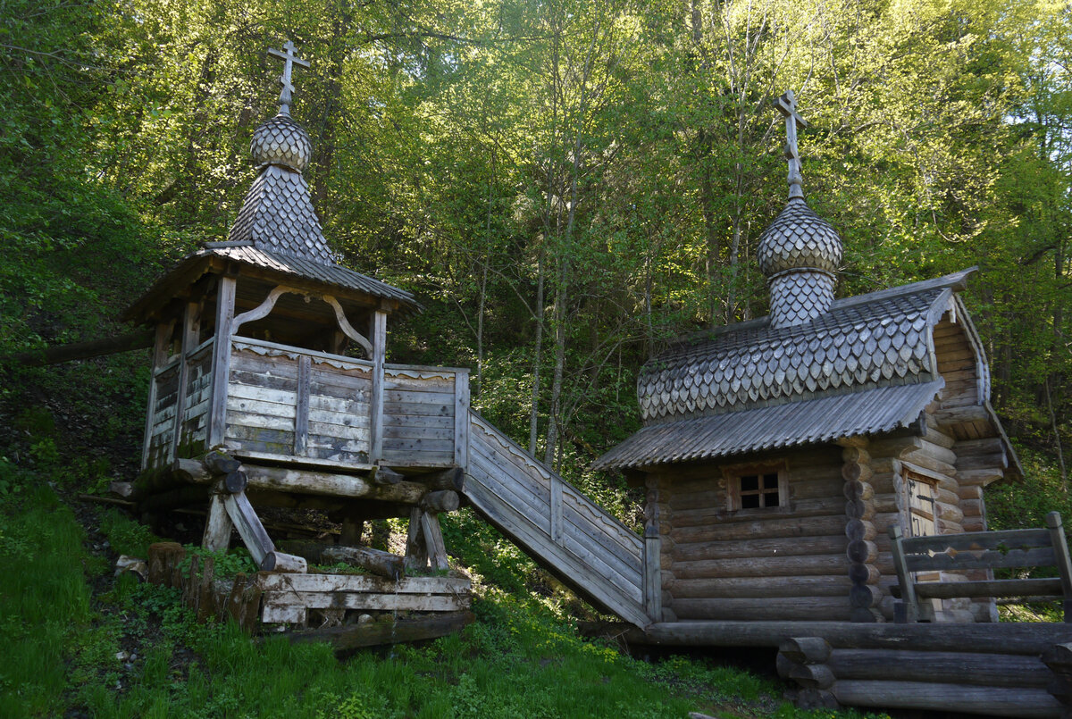 Святые источники подмосковья. Сергиев Посад Родник Гремячий ключ. Сергиев Посад Святой источник Сергия Радонежского. Храм Сергия Радонежского в Гремячий ключ. Сергиев Посад купель Гремячий.