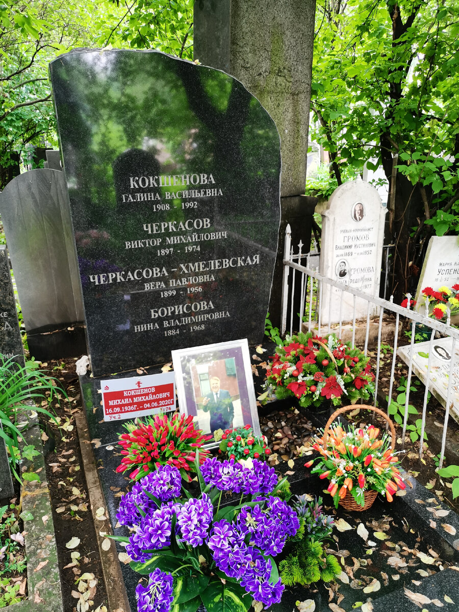 могила хворостовского на новодевичьем кладбище сегодня фото