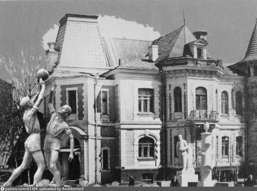 Дом пионер отзывы. Дворец искусств пионер тюмень. Пионерская 136/5 волгодонск. Дом пионер отзывы. Дом пионеров в киеве\.