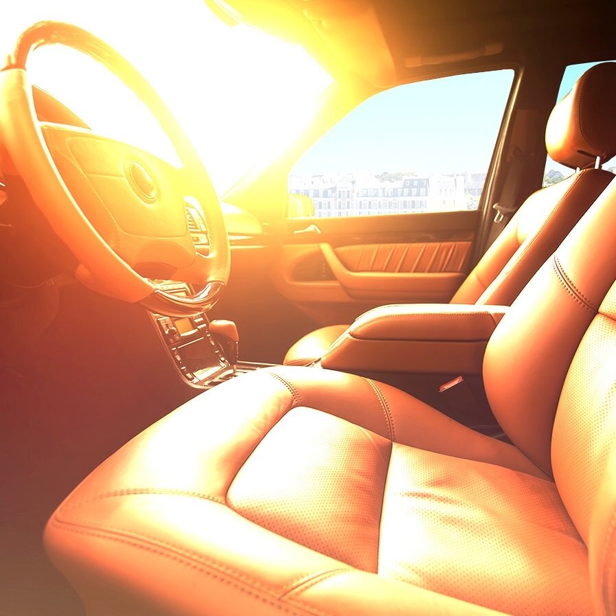 Кожаааа, как "приятно" сесть в жару в кожаный салон