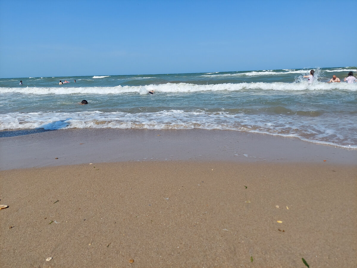 На пляже возле Махачкалы.