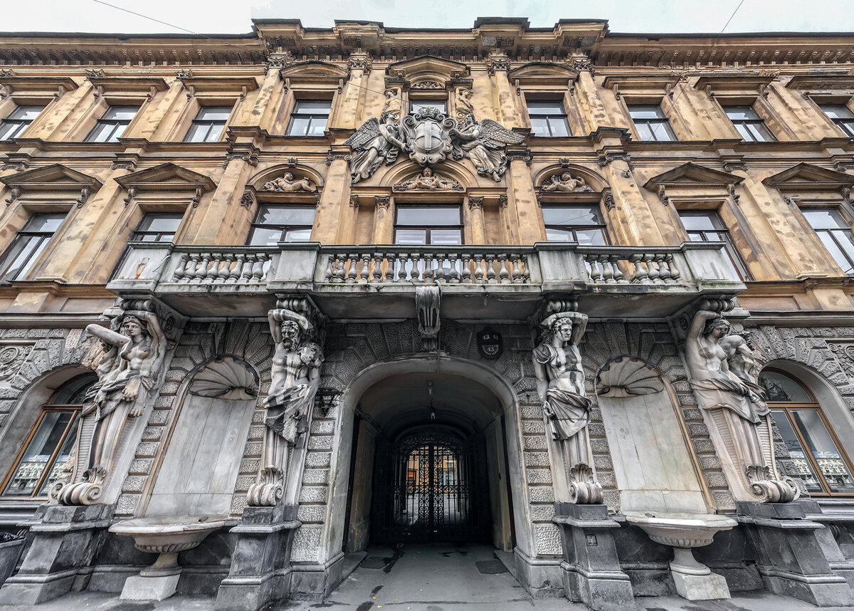 Фасад особняка П.Н. Демидова. Большая Морская ул., д. 43 