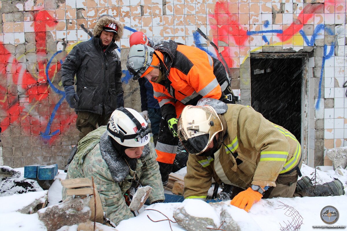 Галерею можно листать стрелочками.  Фотографии с  курсов и учений