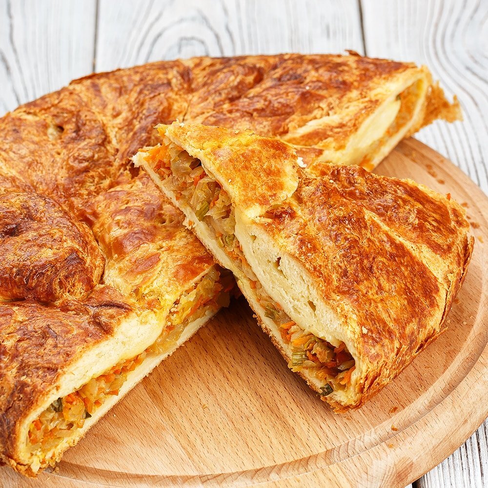 Слоёный пирог с капустой и яйцом