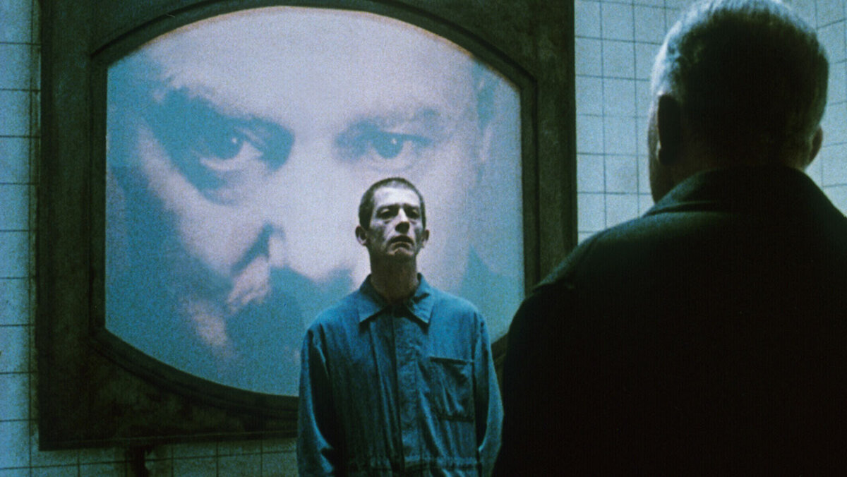 Большой брат не дремлет. Кадр из фильма "1984" (1984 г.).