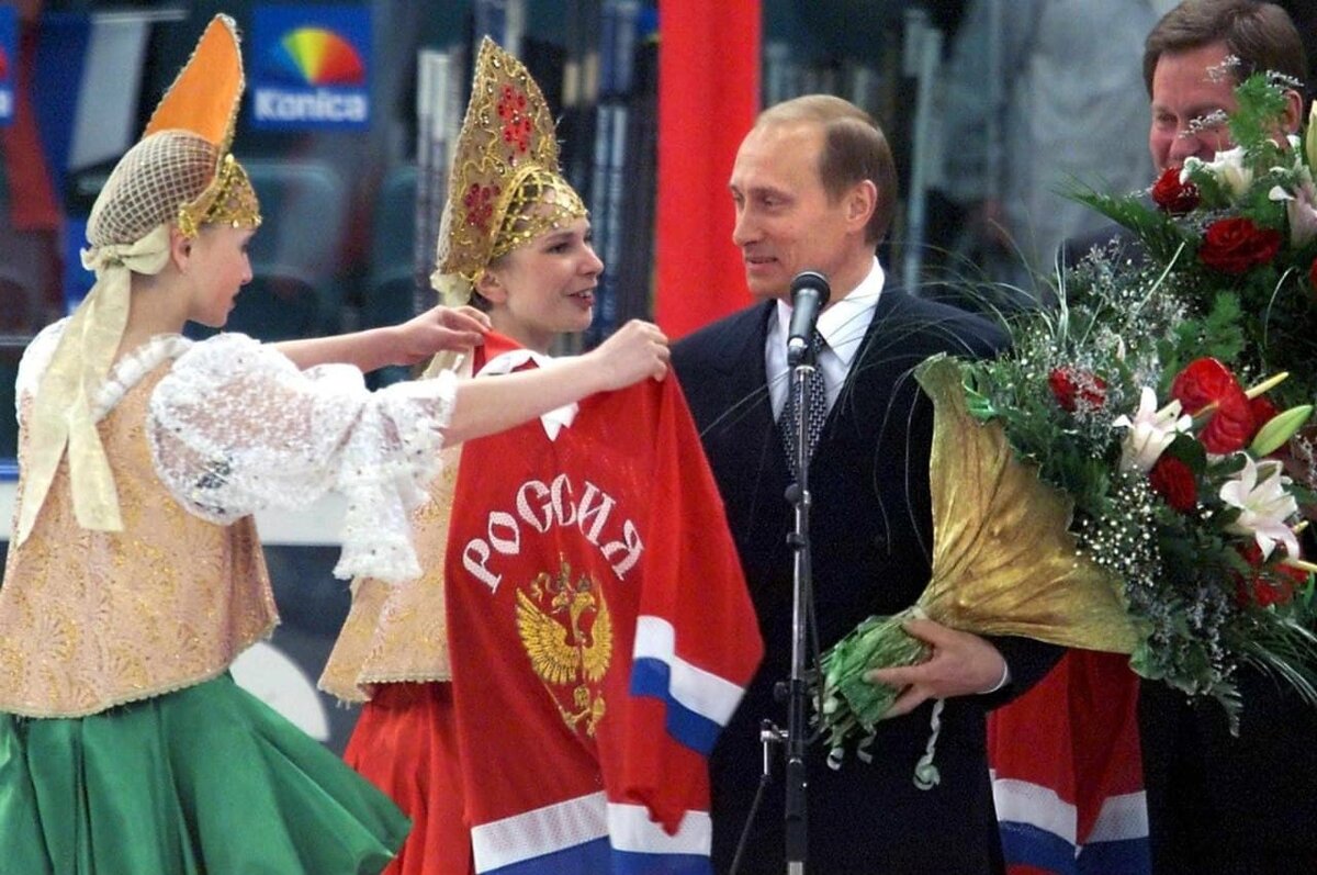 29 апреля 2000 года в Санкт-Петербурге стартовал чемпионат мира по хоккею, который по всем прогнозам должен был стать триумфальным для сборной России.