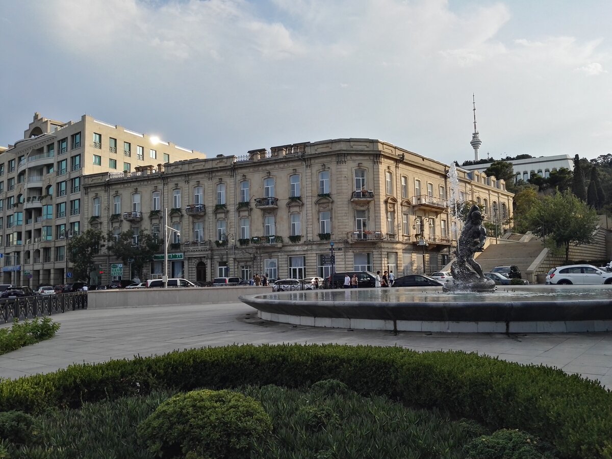 Продолжаем краткий экскурс по польскому архитектурному наследию шикарной столицы Азербайджана.-57