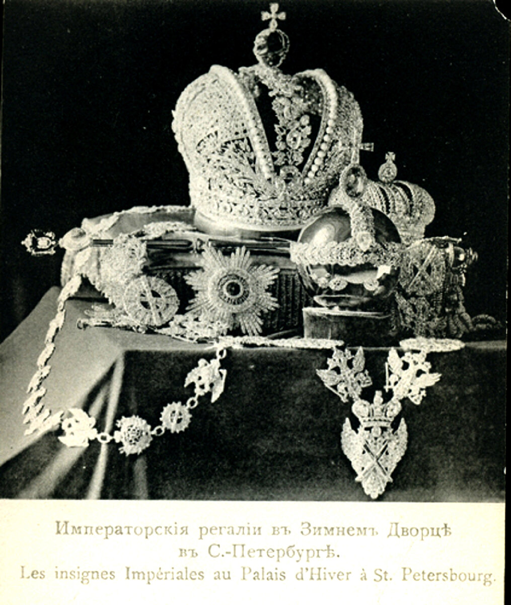 Читая о драгоценностях императорской семьи часто видишь такие пояснения – эта тиара принадлежала императрице, а эта брошь короне. Что значит "принадлежит короне"?