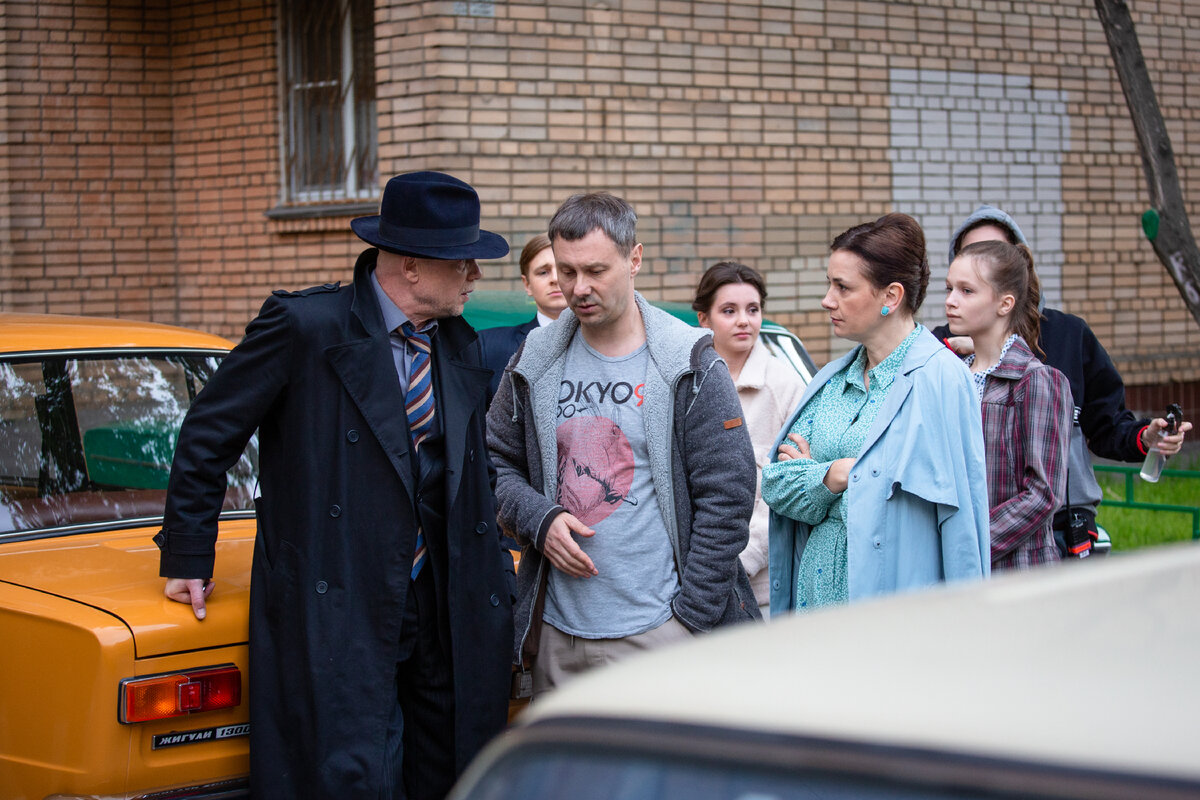 Андрей Смоляков, играющий Черкасова, режиссер Сергей Попов и Даниэла Стоянович, играющая Маргариту, на съемочной площадке сериала